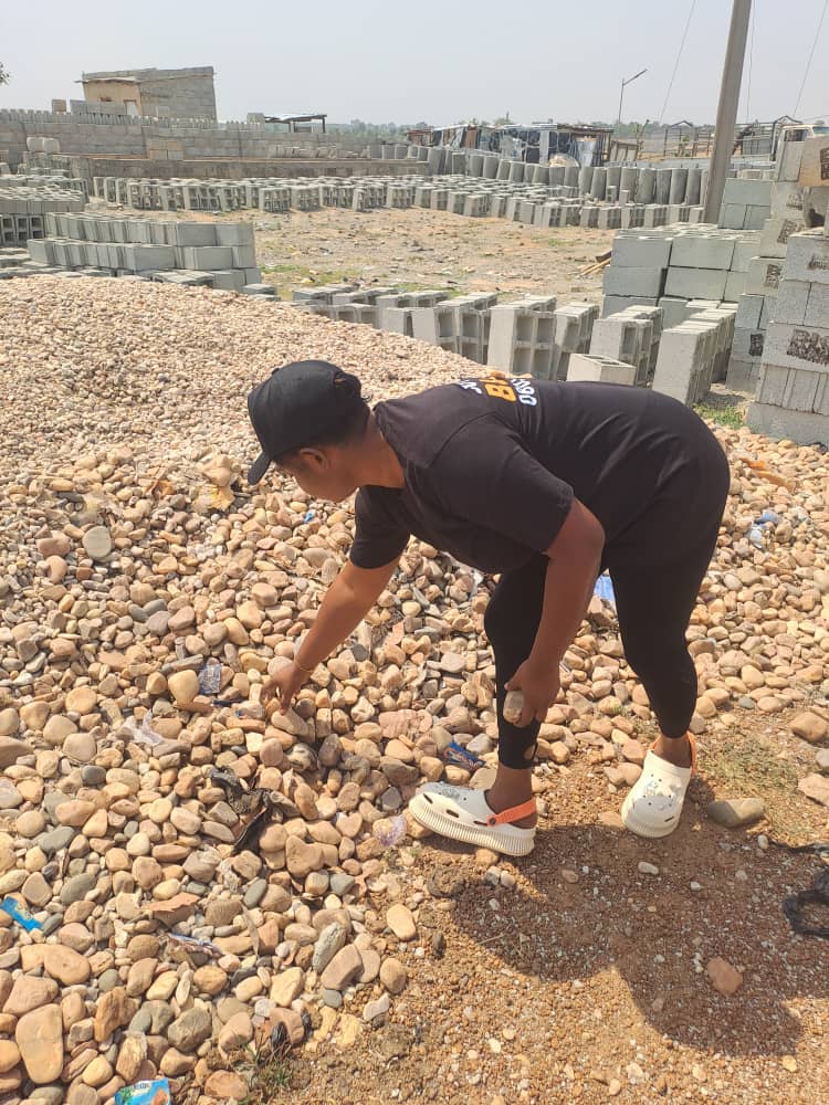 Bigdaddy Pebbles/bag of cement